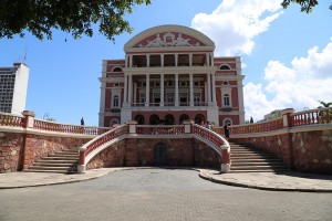 Veja a programação do Teatro Amazonas que terá show de Eliana Printes e homenagem a Jobim