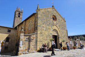 Cidades da Toscana: Monteriggioni, fortaleza militar com torres e muralhas