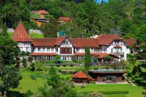 Hotel em Campos do Jordão combina romance e diversão com os filhos