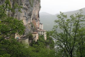 Madonna della Corona: santuário com localização espetacular na Itália