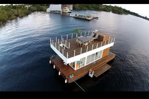 Cinco top flutuantes para curtir o dia ou pernoitar no Lago do Tarumã, em Manaus