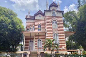 Castelinho da Vila, de casa de prefeito à loja de vinhos. Veja fotos e conheça a história