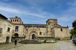 Santillana Del Mar: a cidade das três mentiras no norte da Espanha