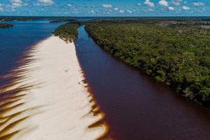 Barcelos: pesca esportiva, praias e cultura atraem visitantes