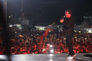 Amado Batista encerra festa de aniversário de 355 anos de Manaus